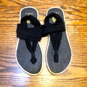 EUC Nalho black thong sandals